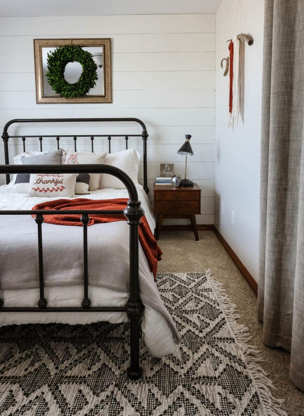 Modern Farmhouse Guest Bedroom | See how to easily blend the farmhouse look with modern finishes to create a space your guests will love!