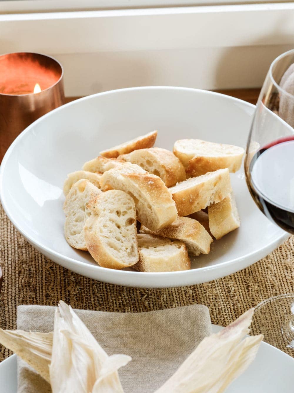 Thanksgiving table bread slices