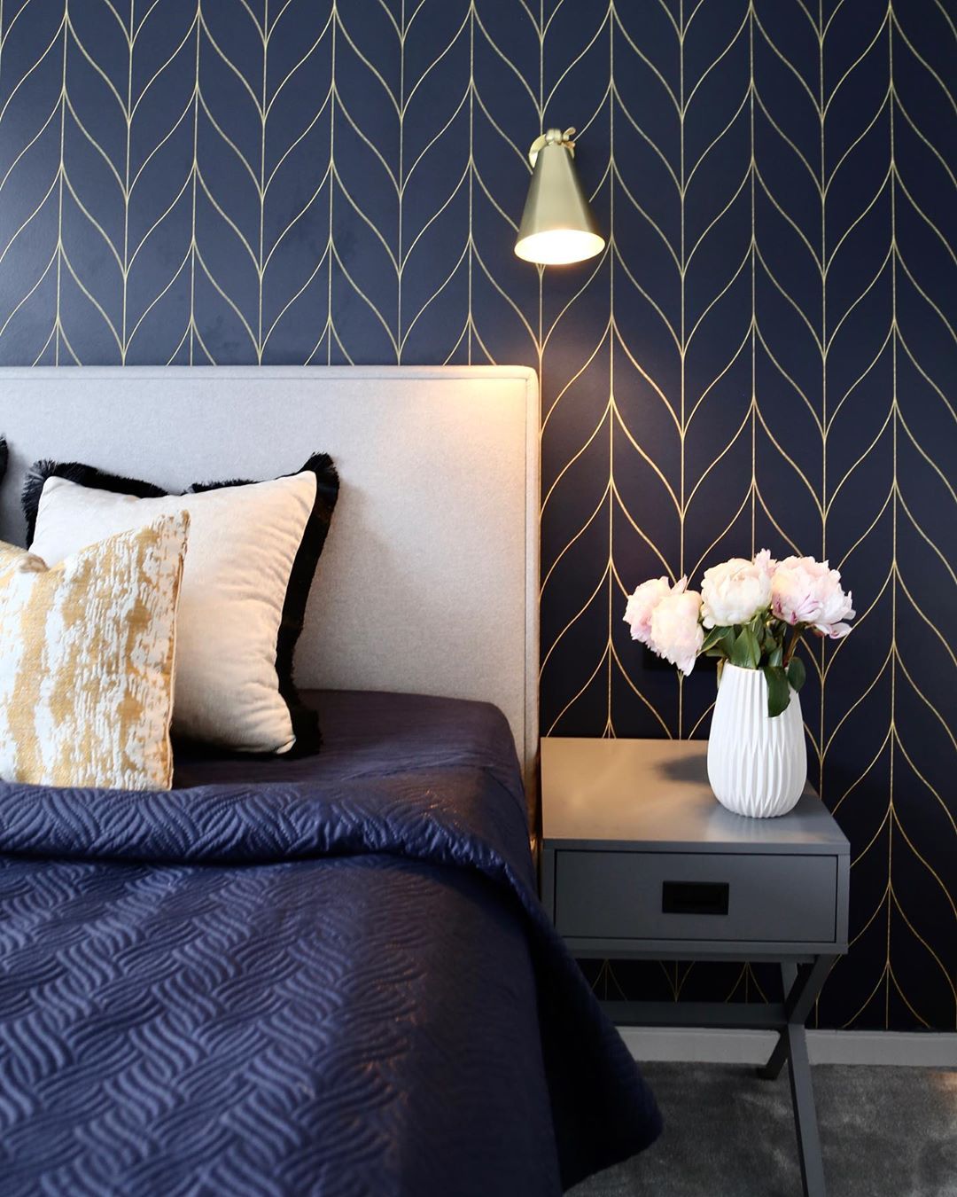 15 Creative Ways To Decorate With Wallpaper