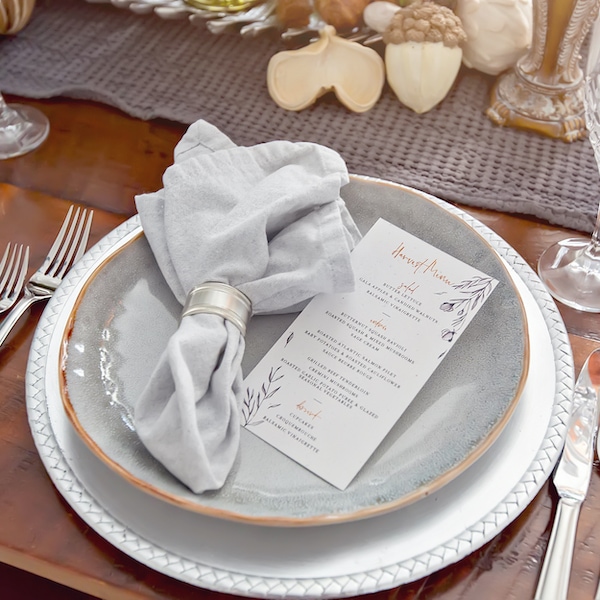 How to set a Thanksgiving table menu place settings menu cards centerpiece