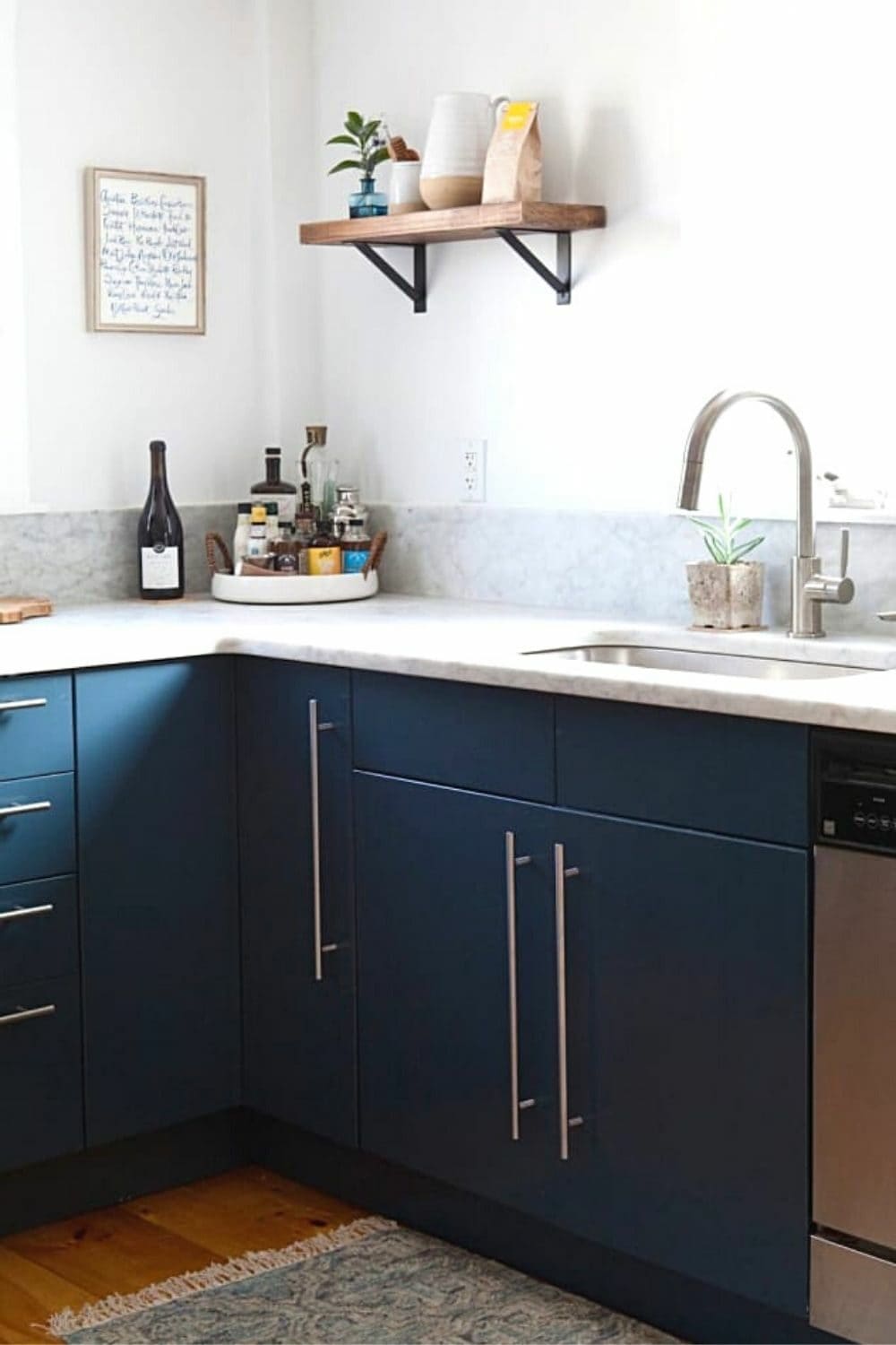 kitchen with Gentleman's Gray cabinets