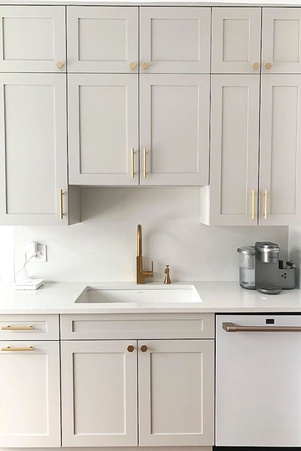 Kitchen with agreeable gray cabinets