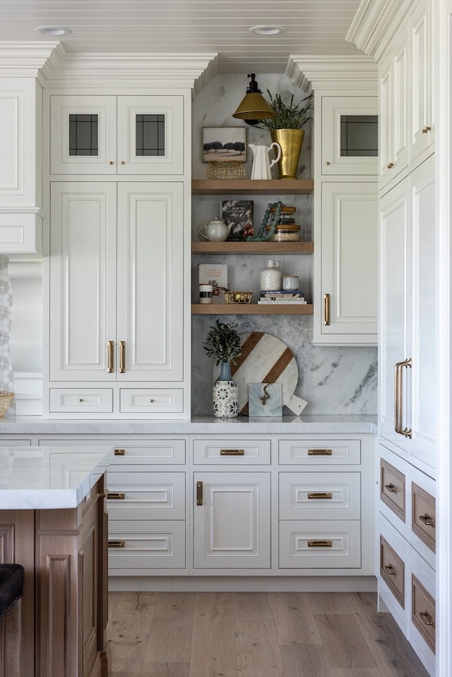 a white kitchen painted with Benjamin Moore White Dove