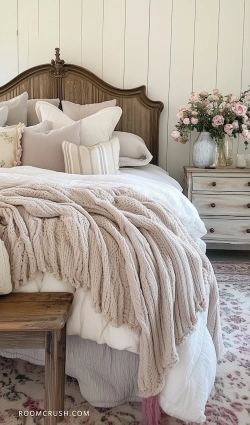French style Parisian chic bedroom decorated with french country shopping guide_
